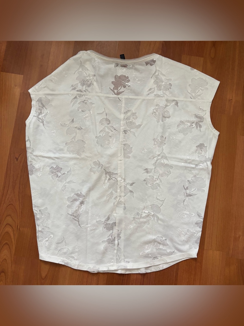 Women’s White House Black Market white floral blouse Size XS - Picture 2 of 5